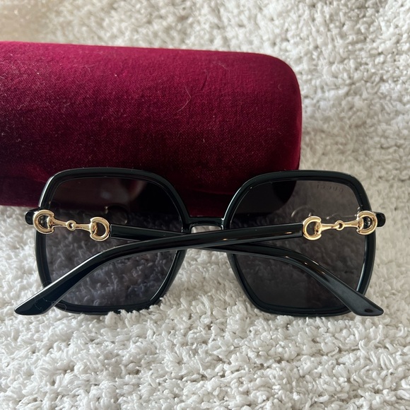 Gucci Sunglasses In Black - Picture 3 of 9